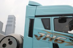 青岛解放 JH6 智越版 540马力 6X4 LNG自动档牵引车(法士特16档) 青岛解放 JH6 智越版 540马力 6X4 LNG自动档牵引车(法士特16档)