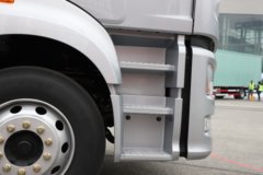 一汽解放J6L 精英版 5.7L柴油 290马力 4X2 一汽解放8档 高顶 6.75米仓栅式载货车