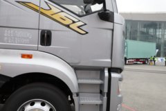 一汽解放J6L 精英版 5.7L柴油 290马力 4X2 一汽解放8档 高顶 6.75米仓栅式载货车