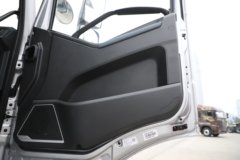 一汽解放J6L 精英版 5.7L柴油 290马力 4X2 一汽解放8档 高顶 6.75米仓栅式载货车