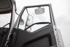 一汽解放J6L 精英版 5.7L柴油 290马力 4X2 一汽解放8档 高顶 6.75米仓栅式载货车