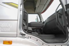 一汽解放J6L 精英版 5.7L柴油 290马力 4X2 一汽解放8档 高顶 6.75米仓栅式载货车