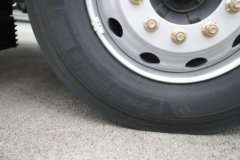 一汽解放J6L 精英版 5.7L柴油 290马力 4X2 一汽解放8档 高顶 6.75米仓栅式载货车