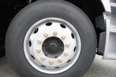 一汽解放J6L 精英版 5.7L柴油 290马力 4X2 一汽解放8档 高顶 6.75米仓栅式载货车