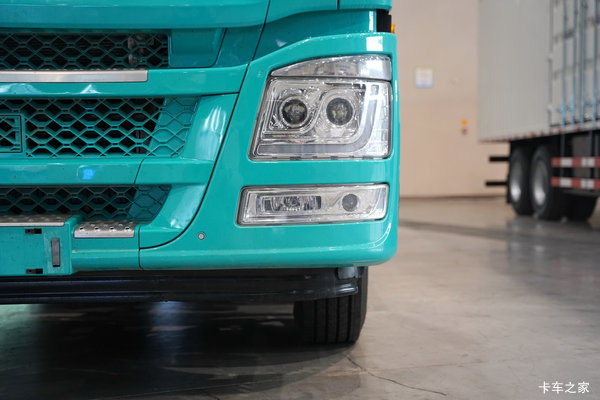 东风商用车天龙KL 标载版 6X4 纯电动牵引车 宁德时代600kWh