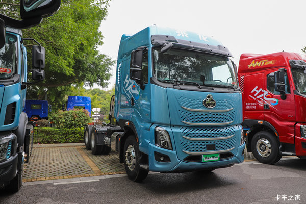 节前促销 乘龙H7 Pro580马力LNG牵引车