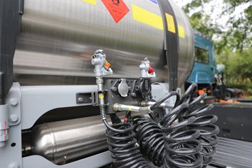 ������������H7pro 12.5L LNG 480���� 6X4 ��ʿ��12�� ǣ����ͼƬ