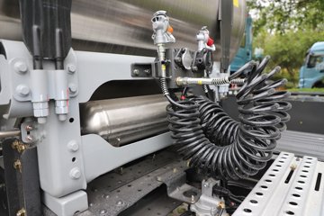 ������������H7pro 12.5L LNG 480���� 6X4 ��ʿ��12�� ǣ����ͼƬ