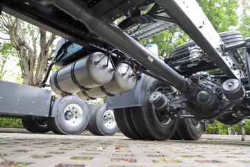 ������������H7pro 12.5L LNG 480���� 6X4 ��ʿ��12�� ǣ����ͼƬ