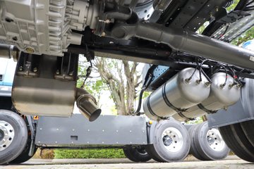 ������������H7pro 12.5L LNG 480���� 6X4 ��ʿ��12�� ǣ����ͼƬ