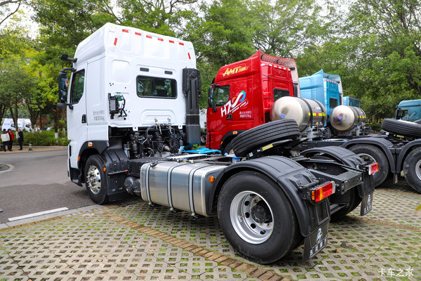 购乘龙H7牵引车 享高达0.3万优惠