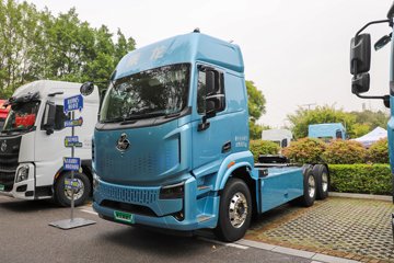 东风柳汽乘龙翼威5 6X4 纯电动牵引车 宁德时代400.61kWh