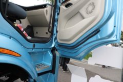 东风柳汽乘龙翼威5 6X4 纯电动牵引车 宁德时代400.61kWh