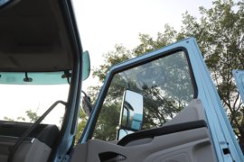 乘龙H5&nbsp;电动牵引车驾驶室图片