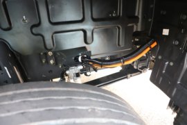 乘龙H5&nbsp;电动牵引车底盘图片