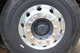 乘龙H5&nbsp;电动牵引车底盘图片