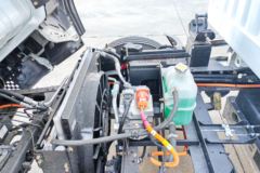 庆铃 五十铃EV100铃巨力 窄体 液刹 3.8米单排纯电动厢式微卡 宁德时代77.28kWh