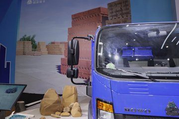 ����HOWO��ʿ 2.5L���� 185���� 4X2 ��ʿ��8�� 3.15�׵�����ж��ͼƬ