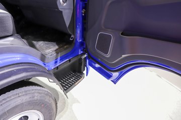 ����HOWO��ʿ 2.5L���� 185���� 4X2 ��ʿ��8�� 3.15�׵�����ж��ͼƬ