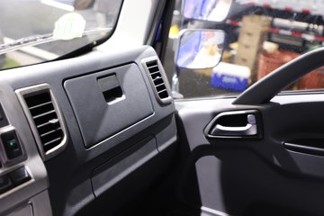 ����HOWO��ʿ 2.5L���� 185���� 4X2 ��ʿ��8�� 3.15�׵�����ж��ͼƬ