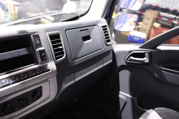 ����HOWO��ʿ 2.5L���� 185���� 4X2 ��ʿ��8�� 3.15�׵�����ж��ͼƬ