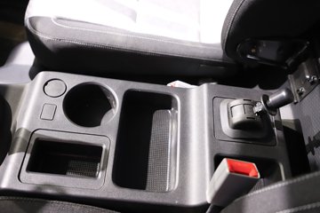 ����HOWO��ʿ 2.5L���� 185���� 4X2 ��ʿ��8�� 3.15�׵�����ж��ͼƬ