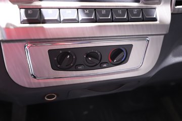 ����HOWO��ʿ 2.5L���� 185���� 4X2 ��ʿ��8�� 3.15�׵�����ж��ͼƬ