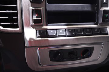 ����HOWO��ʿ 2.5L���� 185���� 4X2 ��ʿ��8�� 3.15�׵�����ж��ͼƬ