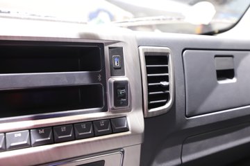 ����HOWO��ʿ 2.5L���� 185���� 4X2 ��ʿ��8�� 3.15�׵�����ж��ͼƬ