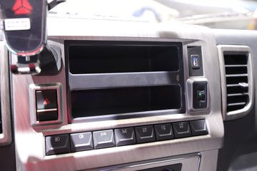 ����HOWO��ʿ 2.5L���� 185���� 4X2 ��ʿ��8�� 3.15�׵�����ж��ͼƬ