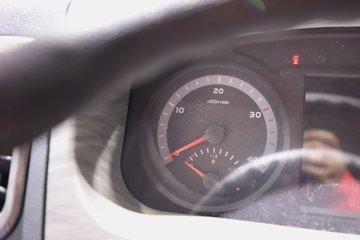 ����HOWO��ʿ 2.5L���� 185���� 4X2 ��ʿ��8�� 3.15�׵�����ж��ͼƬ