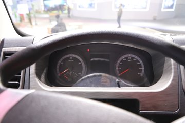 ����HOWO��ʿ 2.5L���� 185���� 4X2 ��ʿ��8�� 3.15�׵�����ж��ͼƬ