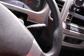 ����HOWO��ʿ 2.5L���� 185���� 4X2 ��ʿ��8�� 3.15�׵�����ж��ͼƬ