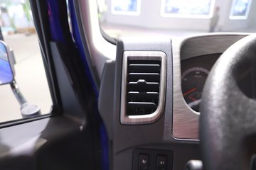 ����HOWO��ʿ 2.5L���� 185���� 4X2 ��ʿ��8�� 3.15�׵�����ж��ͼƬ