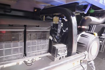 ����HOWO��ʿ 2.5L���� 185���� 4X2 ��ʿ��8�� 3.15�׵�����ж��ͼƬ