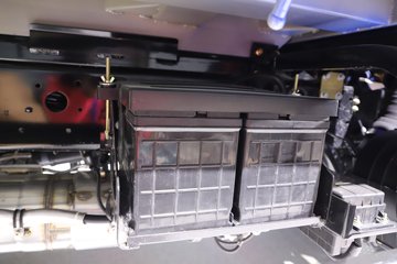 ����HOWO��ʿ 2.5L���� 185���� 4X2 ��ʿ��8�� 3.15�׵�����ж��ͼƬ