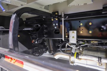 ����HOWO��ʿ 2.5L���� 185���� 4X2 ��ʿ��8�� 3.15�׵�����ж��ͼƬ