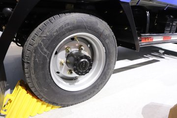 ����HOWO��ʿ 2.5L���� 185���� 4X2 ��ʿ��8�� 3.15�׵�����ж��ͼƬ