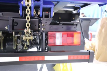 ����HOWO��ʿ 2.5L���� 185���� 4X2 ��ʿ��8�� 3.15�׵�����ж��ͼƬ