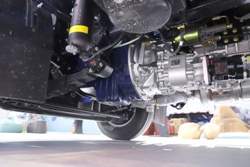 ����HOWO��ʿ 2.5L���� 185���� 4X2 ��ʿ��8�� 3.15�׵�����ж��ͼƬ