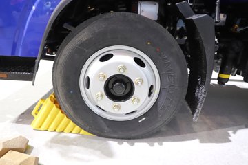 ����HOWO��ʿ 2.5L���� 185���� 4X2 ��ʿ��8�� 3.15�׵�����ж��ͼƬ