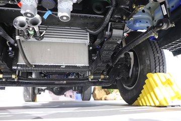 ����HOWO��ʿ 2.5L���� 185���� 4X2 ��ʿ��8�� 3.15�׵�����ж��ͼƬ