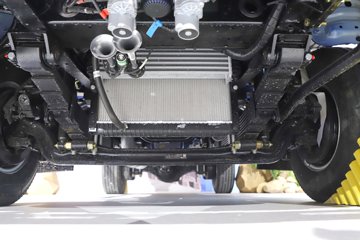 ����HOWO��ʿ 2.5L���� 185���� 4X2 ��ʿ��8�� 3.15�׵�����ж��ͼƬ