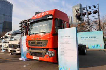 重汽HOWO G5X Pro 6.9L柴油 290马力 4X2 中国重汽12档 5.8米排半栏板载货车