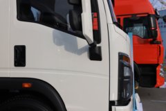 重汽HOWO统帅T500 10.15米单排纯电动栏板载货车 弗迪165.4kWh