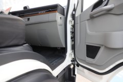 重汽HOWO统帅T500 10.15米单排纯电动栏板载货车 弗迪165.4kWh