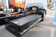 重汽HOWO统帅T500 10.15米单排纯电动栏板载货车 弗迪165.4kWh