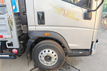 ����HOWO�Ῠ���� 2.3L���� 151���� ������8�� 4.15�׵��������ῨͼƬ