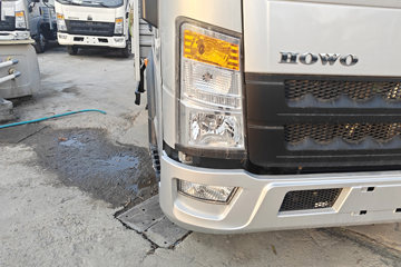 ����HOWO�Ῠ���� 2.3L���� 151���� ������8�� 4.15�׵��������ῨͼƬ