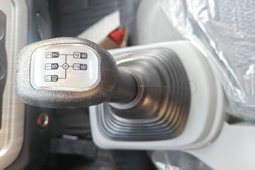 ����HOWO�Ῠ���� 2.3L���� 151���� ������8�� 4.15�׵��������ῨͼƬ